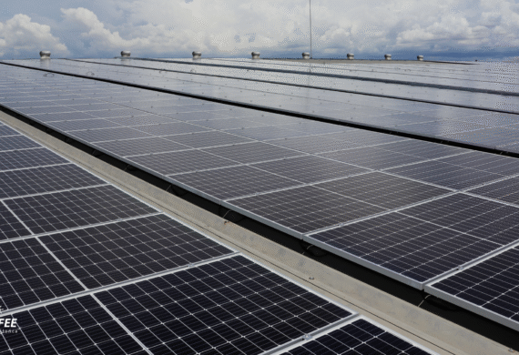 Montaż instalacji PV na gruncie a na dachu – kluczowe różnice, o których warto wiedzieć
